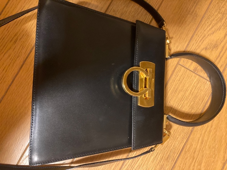 フェラガモ  （ブランドバッグ）の商品画像 - 査定依頼日：2025年8月25日 - 最高査定価格：30,000円