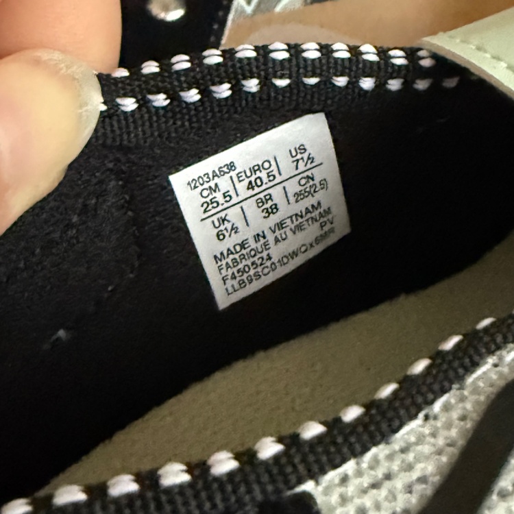 アシックスセシリーバンセンコラボ GEL-QUANTUM 360VIII（古着・ファッション）の商品画像 - 査定依頼日：2025年12月21日 - 最高査定価格：35,000円