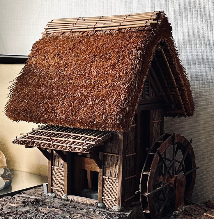茅葺水車小屋模型（美術品・骨董品）の商品画像 - 査定依頼日：2026年7月28日 - 最高査定価格：3,000円