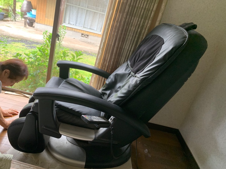 電動マッサージチェアー（コスメ・美容・健康器具）の商品画像 - 査定依頼日：2026年7月15日 - 最高査定価格：5,000円