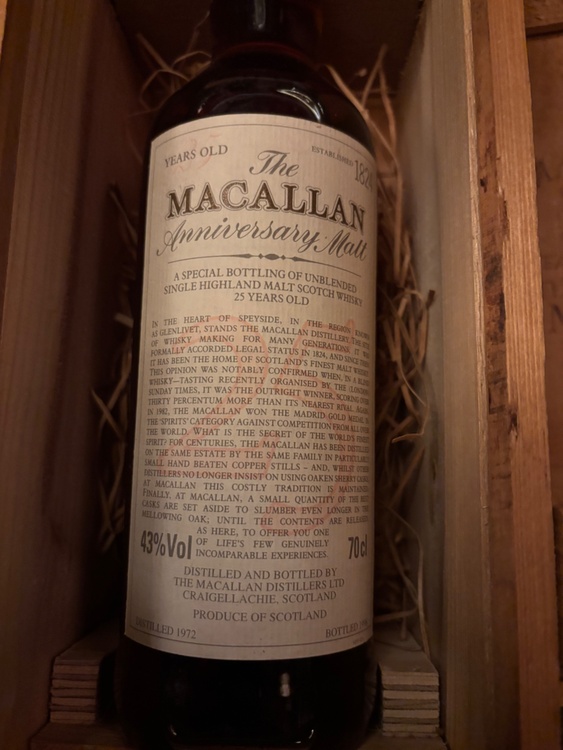 マッカラン 25年 アニバーサリーモルト（1972-1998）（お酒）の商品画像 - 査定依頼日：2026年2月13日 - 最高査定価格：305,000円