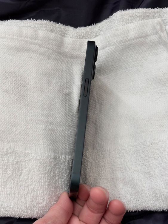 MPVW3J/A（スマホ）の商品画像 - 査定依頼日：2026年1月3日 - 最高査定価格：53,000円