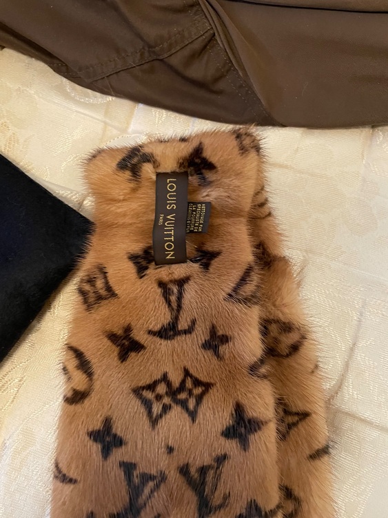 ミンクマフラー（ブランド財布・小物）の商品画像 - 査定依頼日：2025年11月16日 - 最高査定価格：450,000円