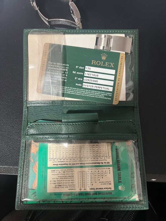 ロレックス GMTマスター 116710Ln（高級時計）の商品画像 - 査定依頼日：2025年3月2日 - 最高査定価格：1,800,000円