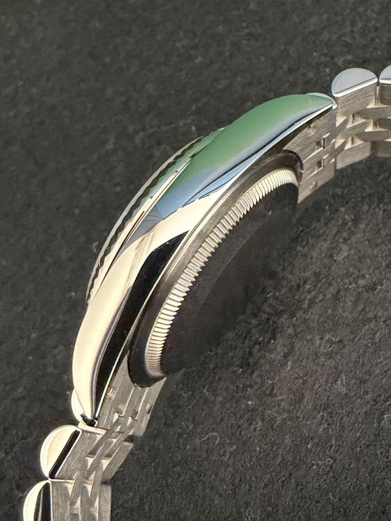 ROLEX DATEJUST36 黒文字盤 10Pダイヤ（高級時計）の商品画像 - 査定依頼日：2026年3月15日 - 最高査定価格：2,265,000円