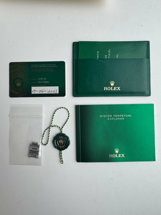 ロレックス エクスプローラー 124270（高級時計）の商品画像 - 査定依頼日：2025年12月14日 - 最高査定価格：1,350,000円