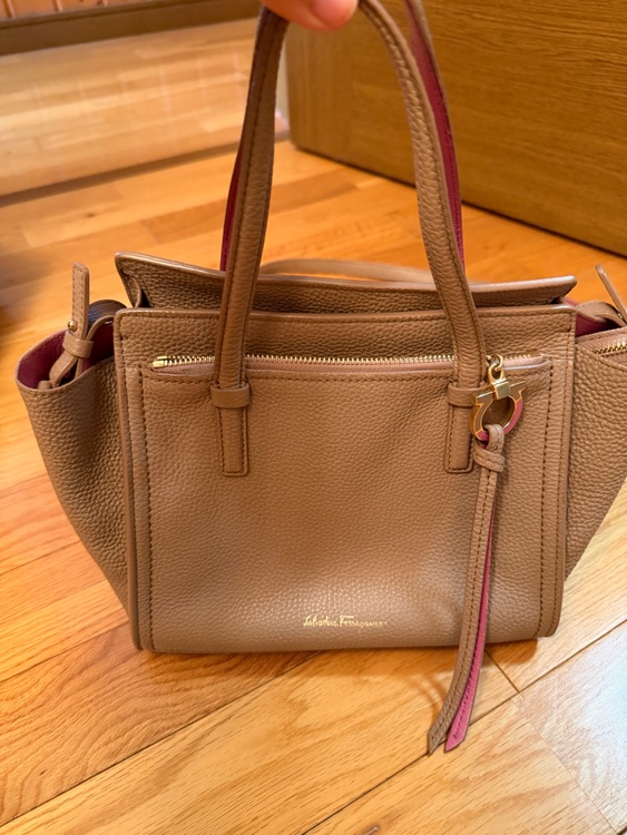 エイミー トートバッグ　グレー　レザー（ブランドバッグ）の商品画像 - 査定依頼日：2026年4月19日 - 最高査定価格：25,000円