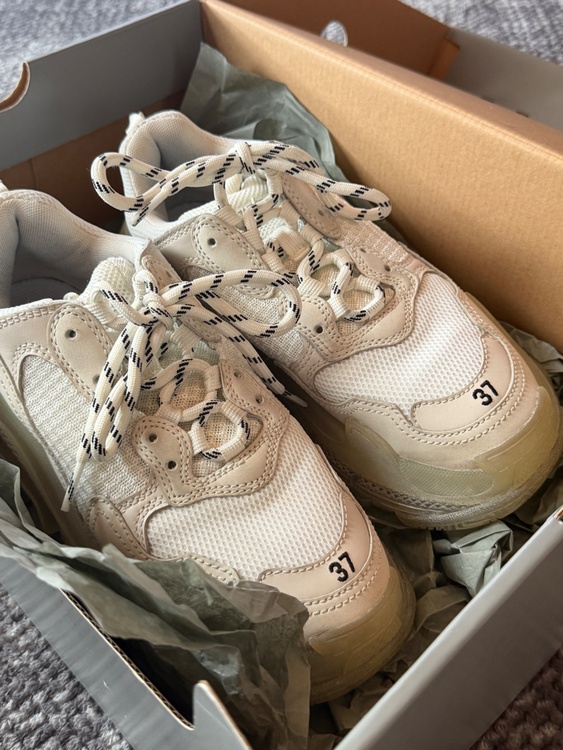 BALENCIAGA トリプルS 544351 37サイズ クリアソール メッシュ ホワイト（古着・ファッション）の商品画像 - 査定依頼日：2026年9月18日 - 最高査定価格：7,000円