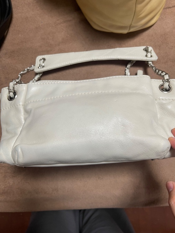 マトラッセチェーンショルダー　ホワイト　ラムスキン（ブランドバッグ）の商品画像 - 査定依頼日：2025年12月26日 - 最高査定価格：125,000円