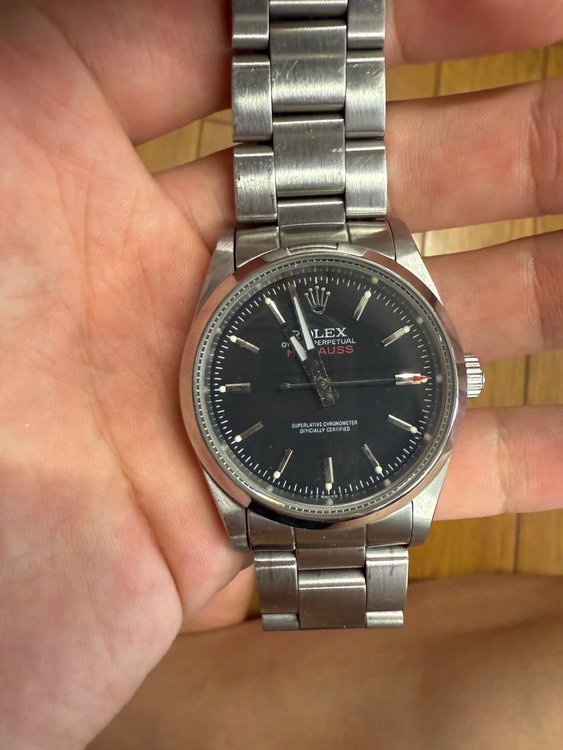 ロレックス ミルガウス （高級時計）の商品画像 - 査定依頼日：2025年8月10日 - 最高査定価格：3,200,000円