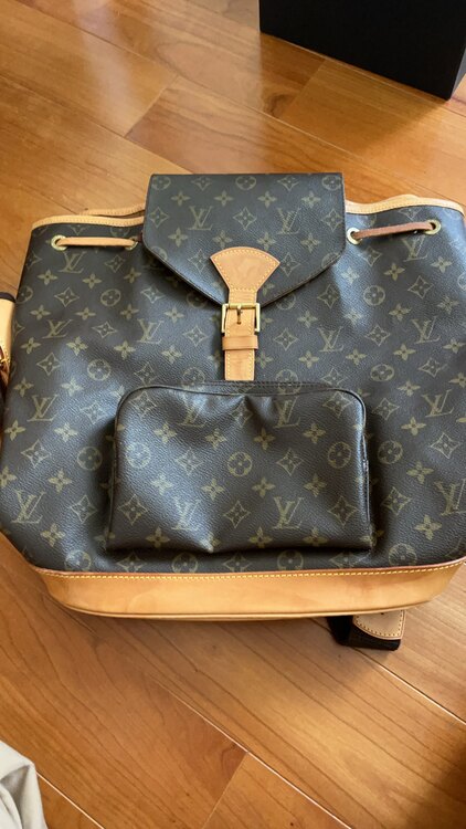 リュック（ブランドバッグ）の商品画像 - 査定依頼日：2025年4月1日 - 最高査定価格：100,000円