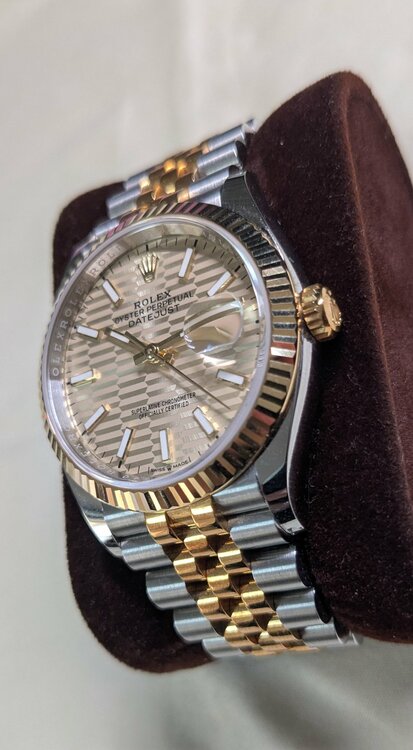 Rolex デイトジャスト 36 126233 YG フルーテッドモチーフ文字盤（高級時計）の商品画像 - 査定依頼日：2026年5月9日 - 最高査定価格：2,150,000円