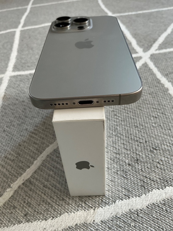 iPhone iPhone 15 Pro 256GB SIMフリー（スマホ）の商品画像 - 査定依頼日：2026年10月17日 - 最高査定価格：87,000円