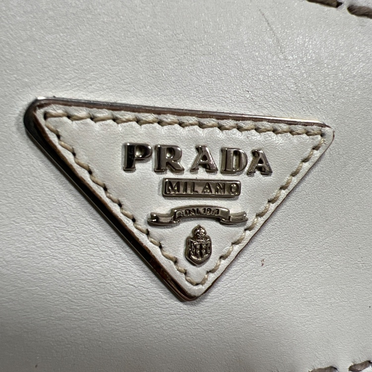 プラダ  （ブランドバッグ）の商品画像 - 査定依頼日：2026年3月30日 - 最高査定価格：50,000円