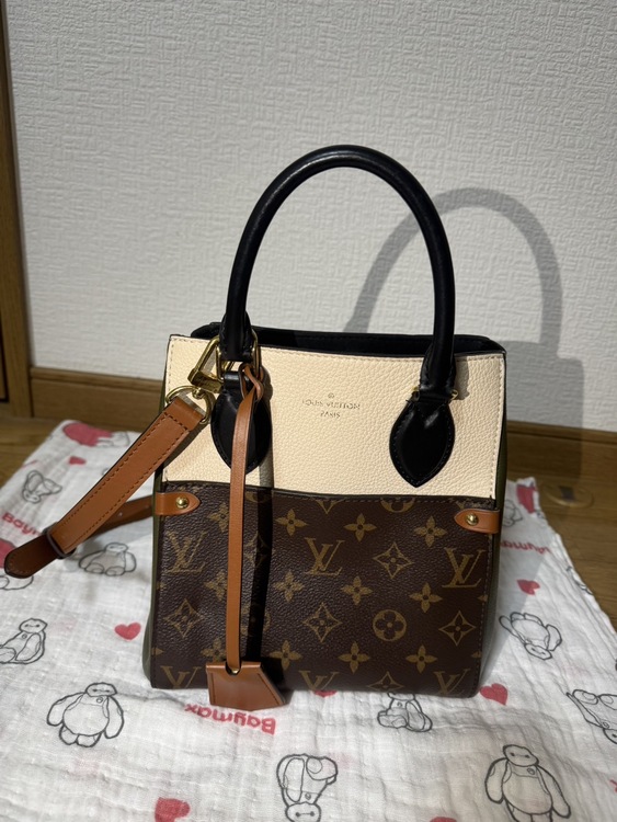 フォールド・トートPM（ブランドバッグ）の商品画像 - 査定依頼日：2026年6月4日 - 最高査定価格：200,000円