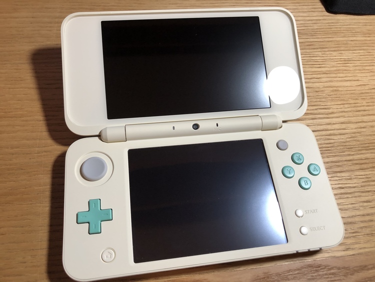 newNintendo2DS とびだせどうぶつの森amiibo +パック（ゲーム機本体・ゲームソフト）の商品画像 - 査定依頼日：2020年10月22日 - 最高査定価格：5,500円
