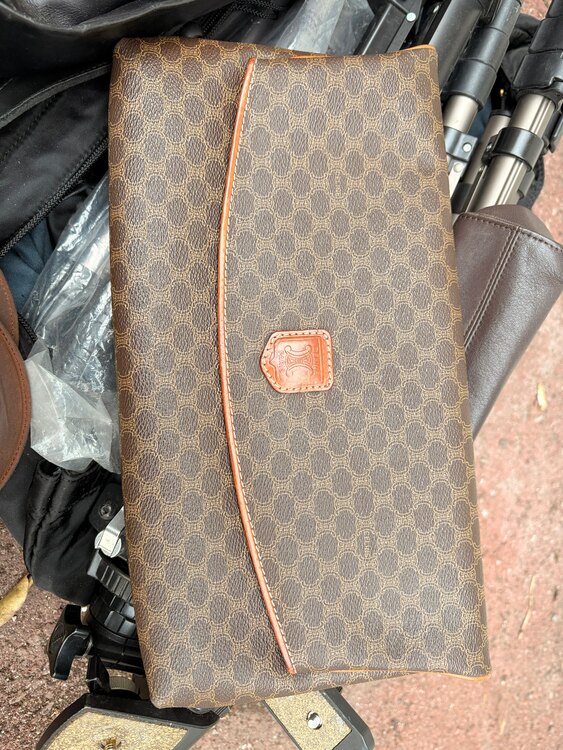 セリーヌのクラッチバッグ（ブランドバッグ）の商品画像 - 査定依頼日：2025年4月25日 - 最高査定価格：3,000円