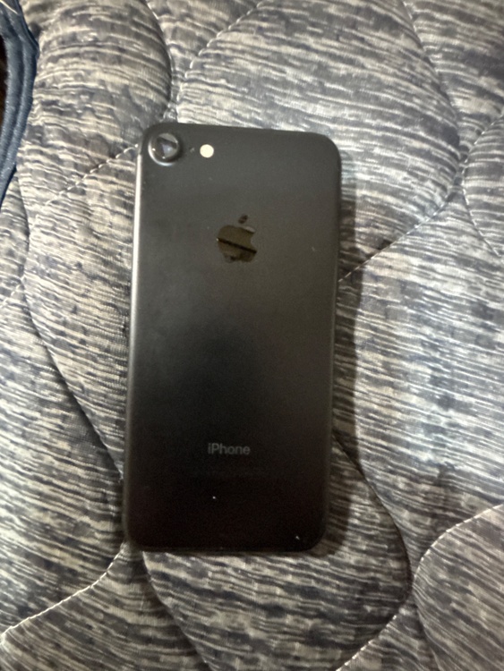 iPhone7 32GB Softbank（スマホ）の商品画像 - 査定依頼日：2026年4月25日 - 最高査定価格：3,000円