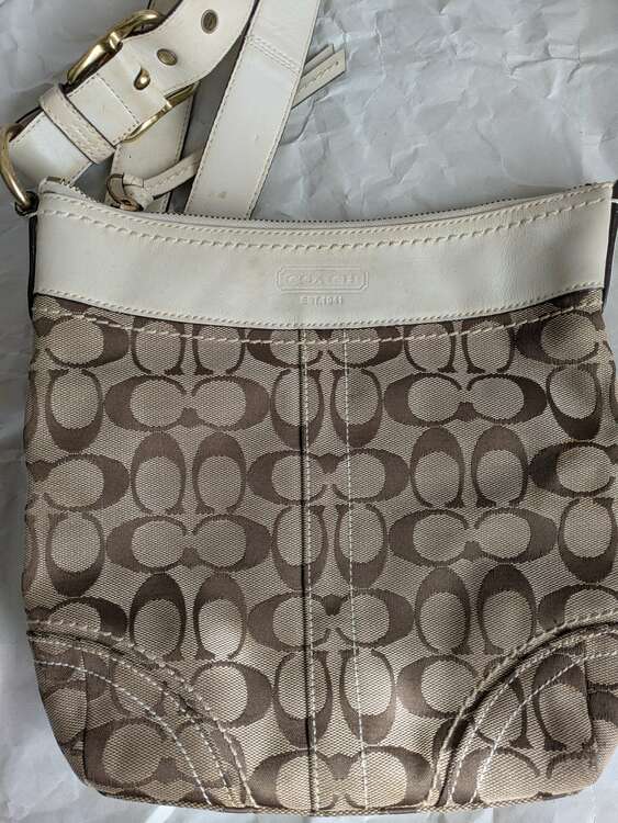 その他 コーチ （ブランドバッグ）の商品画像 - 査定依頼日：2025年3月8日 - 最高査定価格：2,500円