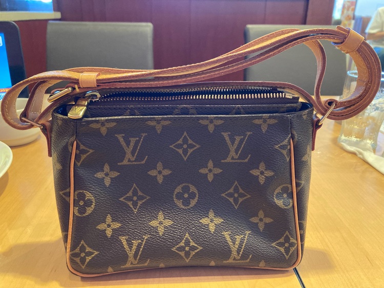 ミニショルダーバッグ（ブランドバッグ）の商品画像 - 査定依頼日：2022年8月2日 - 最高査定価格：87,000円