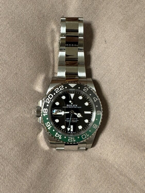 ロレックス GMTマスター （高級時計）の商品画像 - 査定依頼日：2025年2月19日 - 最高査定価格：2,400,000円