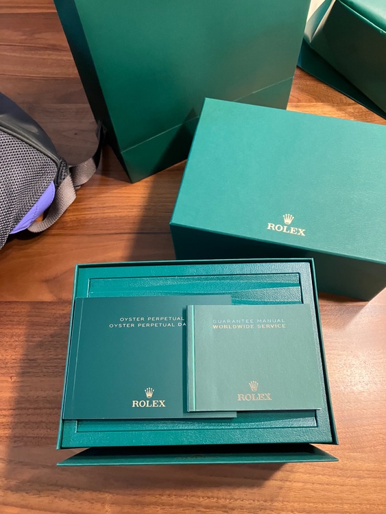 ロレックス その他 オイスターパーペチュアル　ラベンダー28m（高級時計）の商品画像 - 査定依頼日：2025年9月27日 - 最高査定価格：1,800,000円