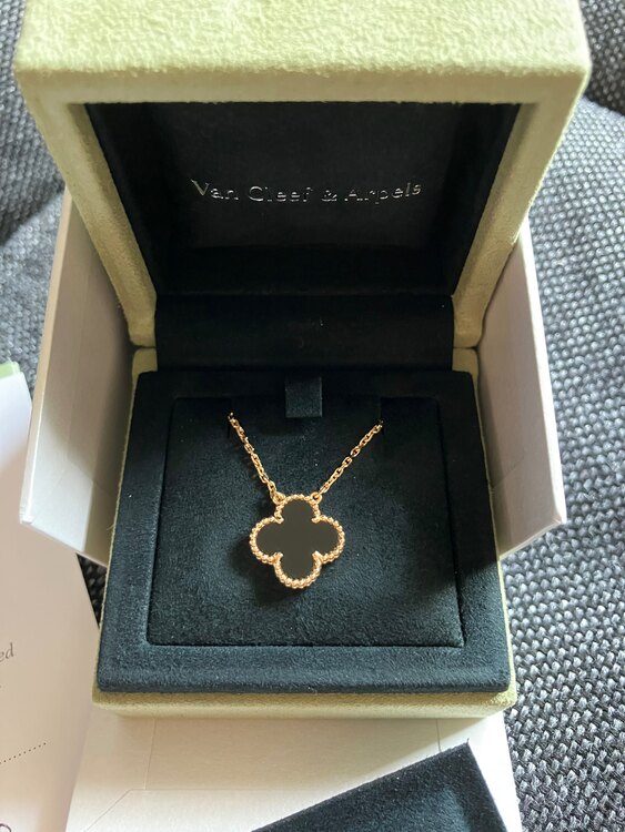 ヴァンクリーフアーペル ヴィンテージアルハンブラ オニキス（金・貴金属）の商品画像 - 査定依頼日：2025年4月16日 - 最高査定価格：300,000円