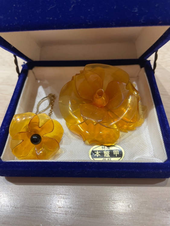 べっ甲ブローチ（美術品・骨董品）の商品画像 - 査定依頼日：2025年12月13日 - 最高査定価格：1,000円