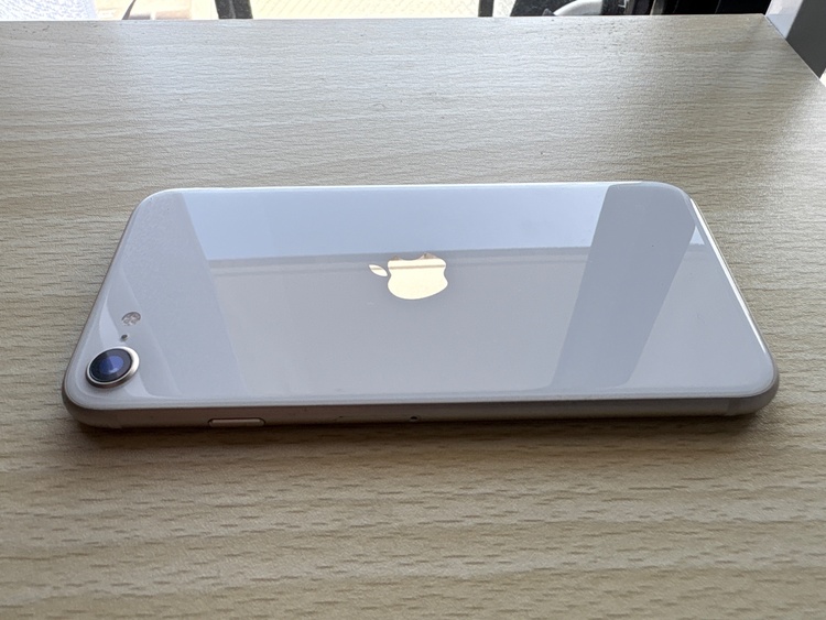 iPhone SE (第 3 世代) 128GB SIMフリー（スマホ）の商品画像 - 査定依頼日：2026年4月18日 - 最高査定価格：20,000円