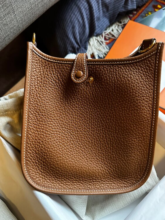 アマゾーヌ　16（ブランドバッグ）の商品画像 - 査定依頼日：2025年3月5日 - 最高査定価格：380,000円