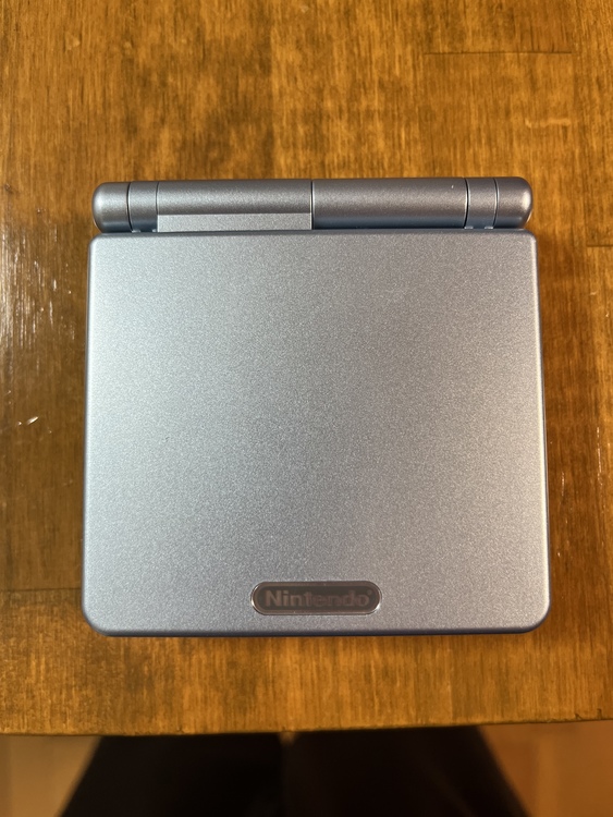 ゲームボーイアドバンスSP本体 パールブルー（ゲーム機本体・ゲームソフト）の商品画像 - 査定依頼日：2022年4月8日 - 最高査定価格：2,000円