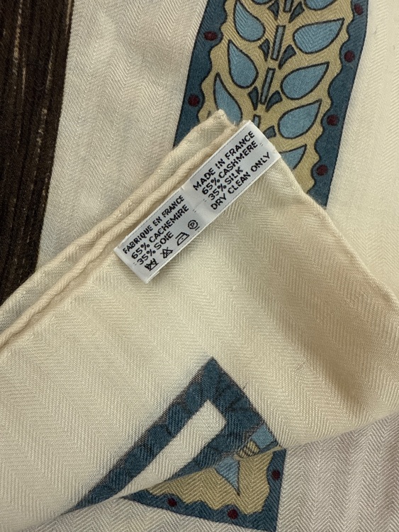 大判スカーフ（古着・ファッション）の商品画像 - 査定依頼日：2025年9月18日 - 最高査定価格：5,000円