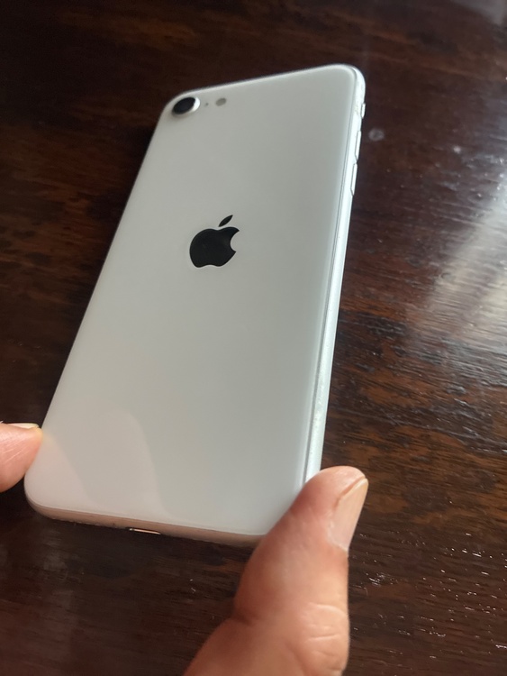 iPhone iPhone SE (第 2 世代) 64GB au（スマホ）の商品画像 - 査定依頼日：2026年9月4日 - 最高査定価格：11,000円