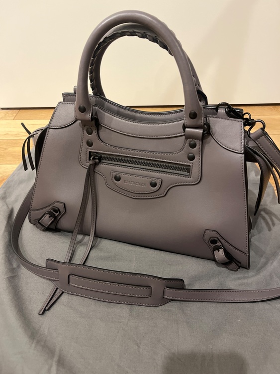 バレンシアガ  （ブランドバッグ）の商品画像 - 査定依頼日：2025年6月11日 - 最高査定価格：130,000円