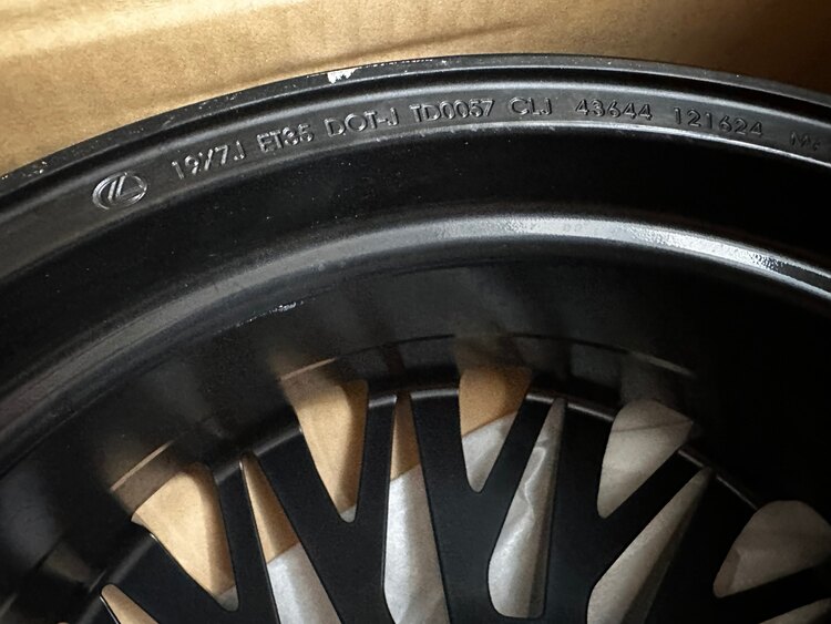 レクサスLM500h エグゼクティブラウンジの純正19インチホイール（カー用品）の商品画像 - 査定依頼日：2025年5月10日 - 最高査定価格：12,000円