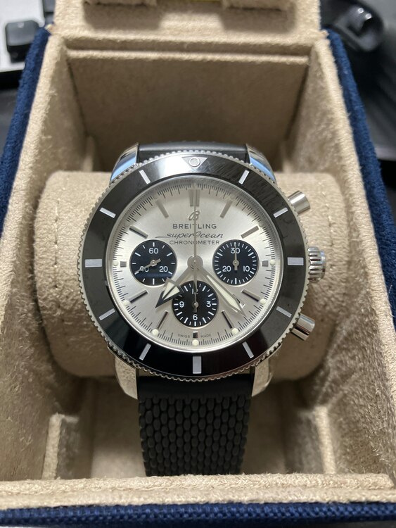 スーパーオーシャン ヘリテージ B01 クロノグラフ 44（高級時計）の商品画像 - 査定依頼日：2025年2月17日 - 最高査定価格：550,000円