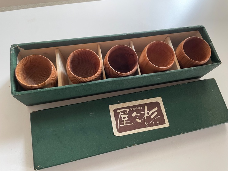 屋久杉　木彫り湯呑みセット（美術品・骨董品）の商品画像 - 査定依頼日：2025年6月29日 - 最高査定価格：2,000円