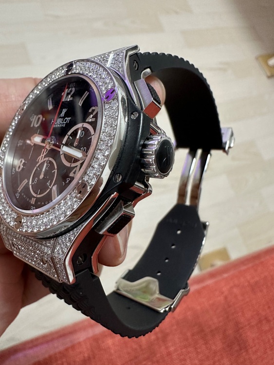 ウブロ ビックバン H301.SX.130.RX174 パヴェ ダイヤ（高級時計）の商品画像 - 査定依頼日：2025年8月26日 - 最高査定価格：1,500,000円