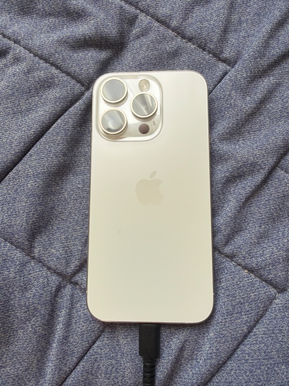 iPhone iPhone 15 Pro 256GB Softbank（スマホ）の商品画像 - 査定依頼日：2026年10月3日 - 最高査定価格：92,000円