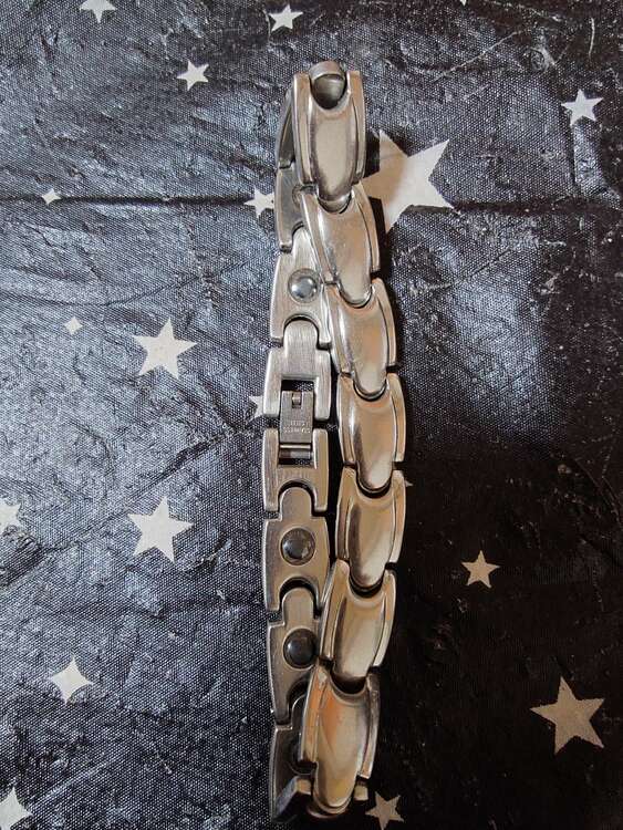 磁気ブレスレット（コスメ・美容・健康器具）の商品画像 - 査定依頼日：2025年3月22日 - 最高査定価格：500円