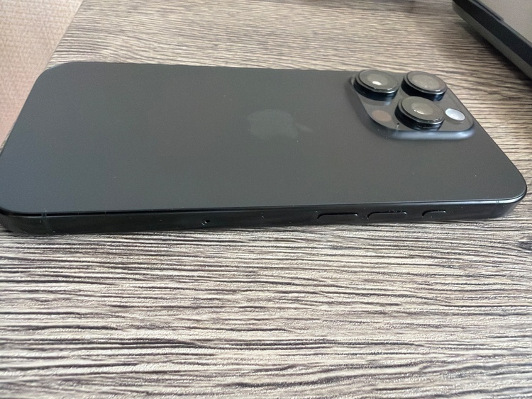 iPhone iPhone 16 Pro 256GB SIMフリー（スマホ）の商品画像 - 査定依頼日：2026年9月6日 - 最高査定価格：116,000円
