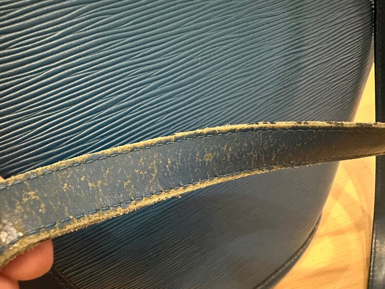 M52265（ブランドバッグ）の商品画像 - 査定依頼日：2025年1月13日 - 最高査定価格：15,000円