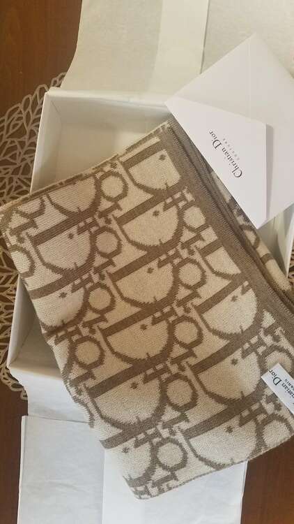 Christian Dior マフラー（古着・ファッション）の商品画像 - 査定依頼日：2025年4月21日 - 最高査定価格：10,000円