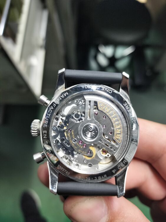 ブライトリングナビタイマー　（高級時計）の商品画像 - 査定依頼日：2025年8月24日 - 最高査定価格：680,000円