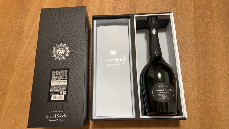 シャンパン ヴーヴ・クリコ （お酒）の商品画像 - 査定依頼日：2026年4月18日 - 最高査定価格：10,500円