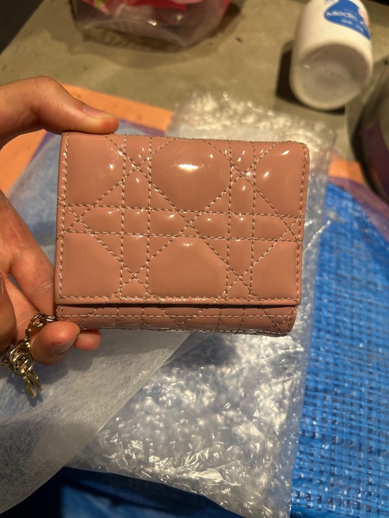 レディディオール ロータスウォレット（ブランド財布・小物）の商品画像 - 査定依頼日：2025年6月23日 - 最高査定価格：13,000円