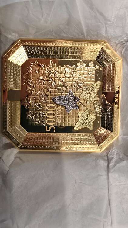 ブシュロン5000ユーロダイヤ付き1キロ160周年記念コイン（金・貴金属）の商品画像 - 査定依頼日：2025年3月24日 - 最高査定価格：15,450,000円