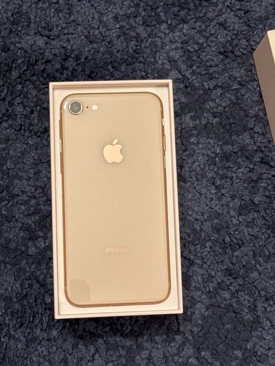 iPhone8 64GB Softbank（スマホ）の商品画像 - 査定依頼日：2026年3月29日 - 最高査定価格：4,000円