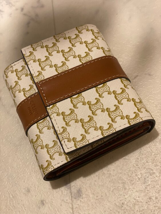 セリーヌ　折りたたみ財布（ブランド財布・小物）の商品画像 - 査定依頼日：2025年1月22日 - 最高査定価格：100,000円