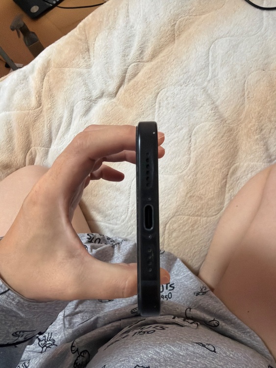 iPhone１５Plus 赤ロム（スマホ）の商品画像 - 査定依頼日：2025年11月10日 - 最高査定価格：59,000円